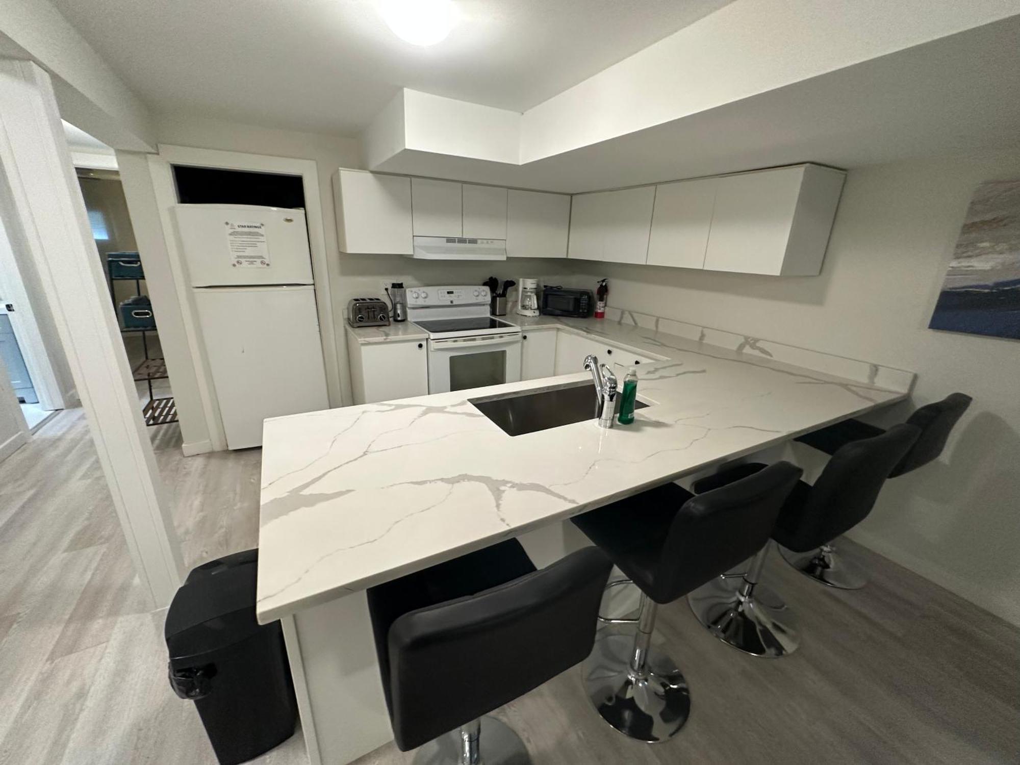 Comfy 2 Bedroom Near The Beach! Пикъринг Екстериор снимка